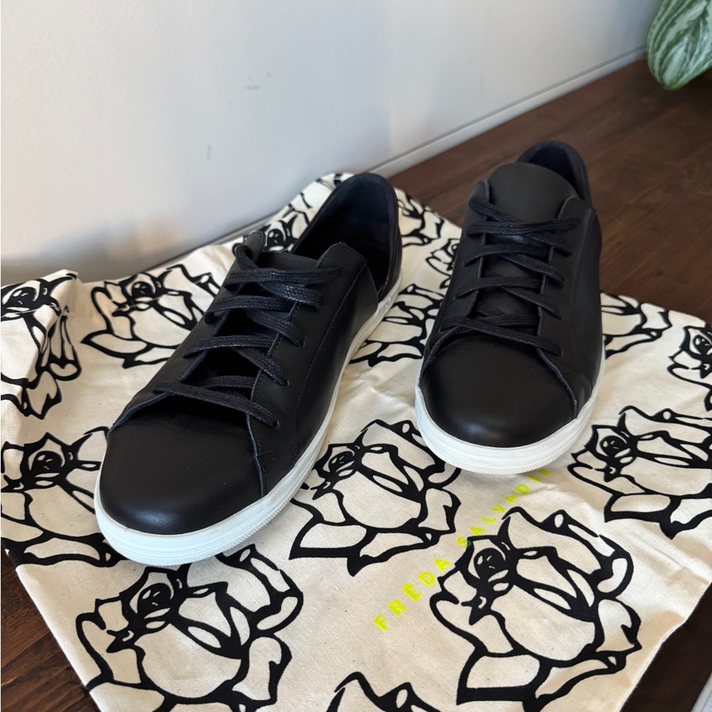 Freda Salvador Black Calf Edas